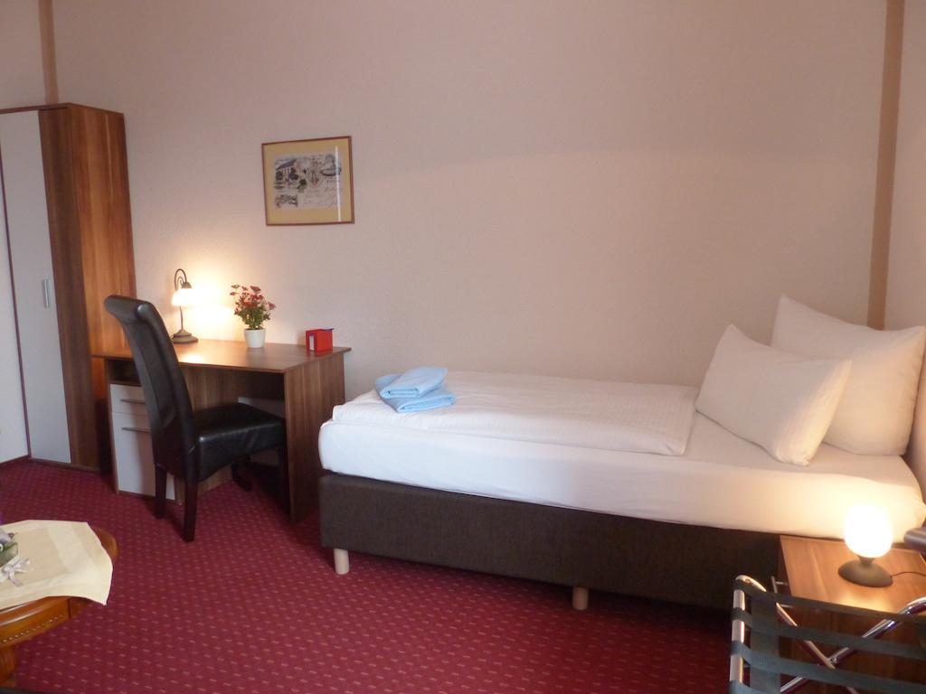 Hotel Friedchen Mit Eigener Fleischerei Artern Szoba fotó